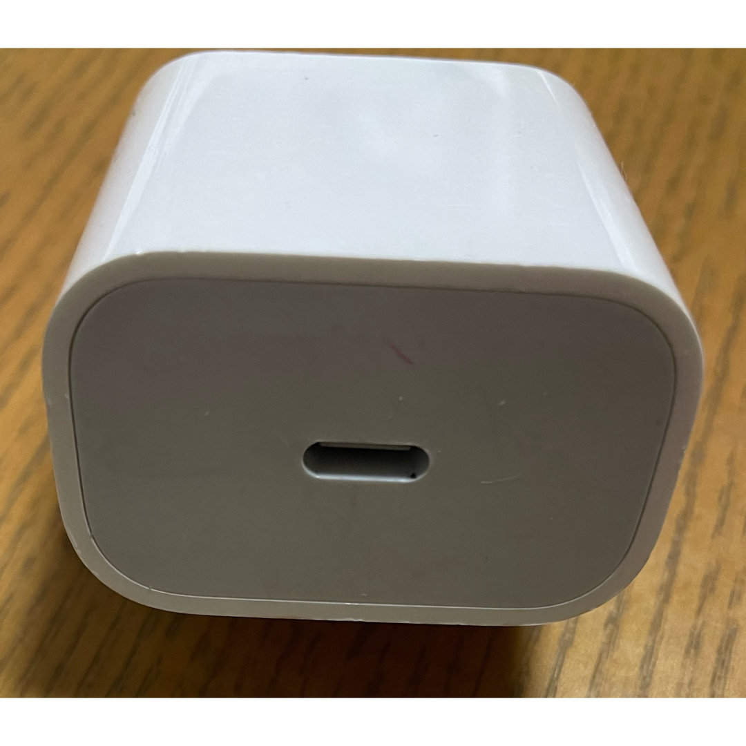 Apple(アップル)の【大特価‼︎】Apple純正品USB-C 20w ACアダプター充電器^_^ スマホ/家電/カメラのスマートフォン/携帯電話(バッテリー/充電器)の商品写真