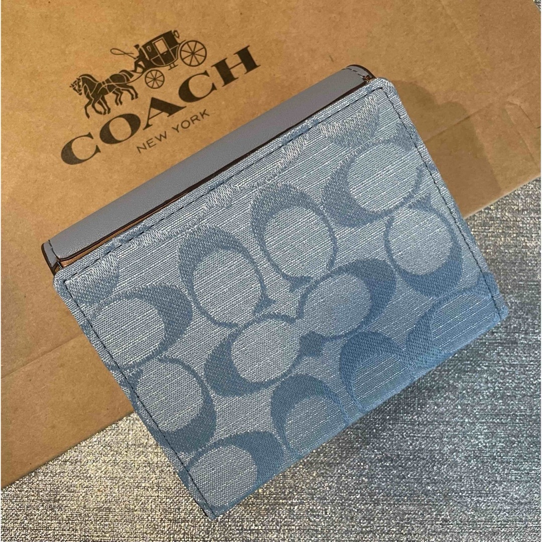 COACH(コーチ)のCOACH スモール　ウォレット　ミニ　コンパクト　二つ折り　ブルー　未使用品 レディースのファッション小物(財布)の商品写真