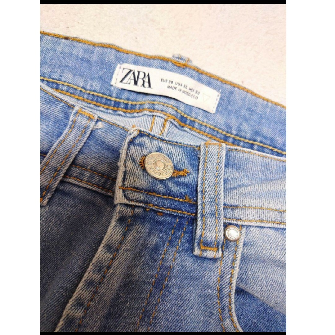 ZARA(ザラ)の【新品】ZARA　ライトブルー　デニム レディースのパンツ(デニム/ジーンズ)の商品写真