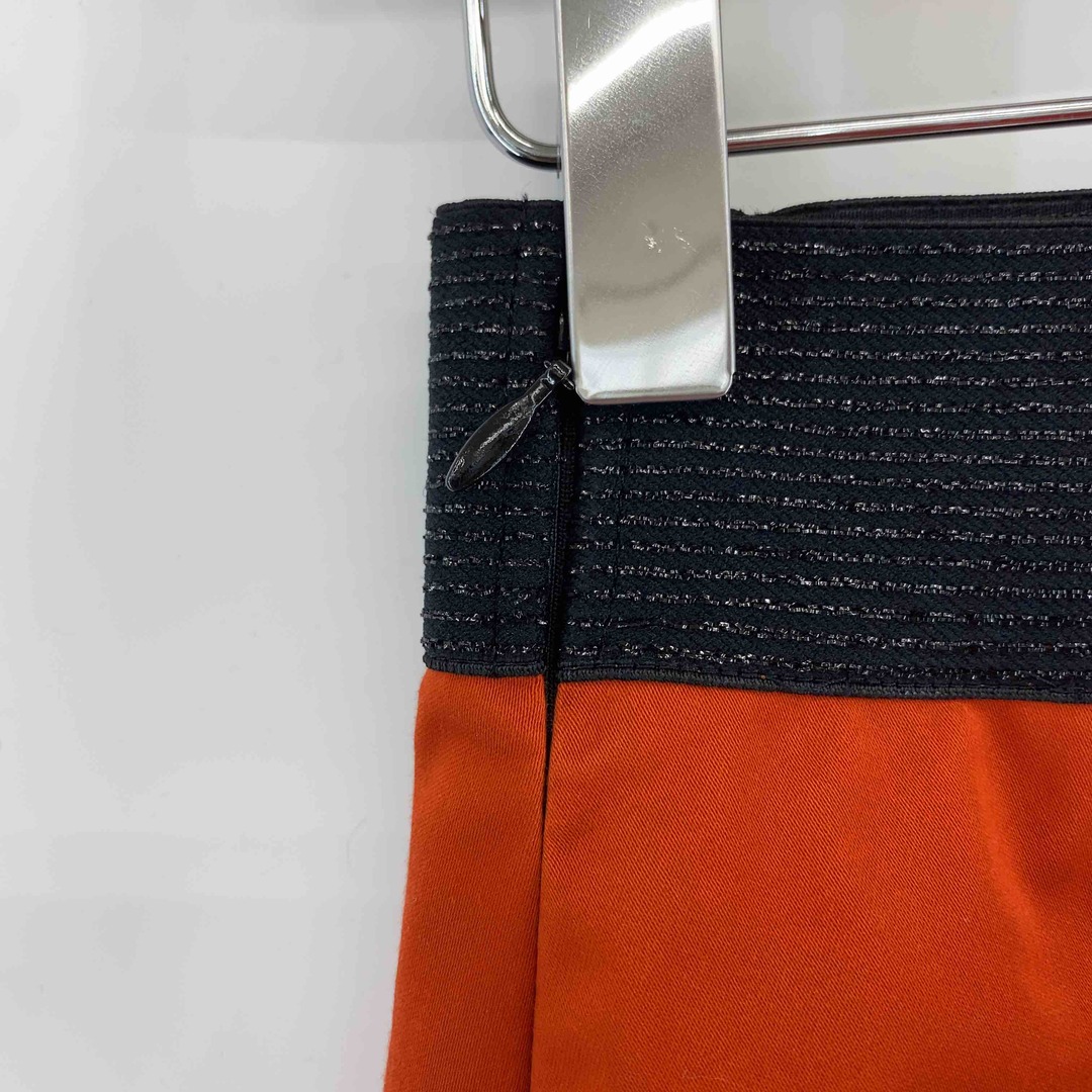 UNTITLED(アンタイトル)のUNTITLED アンタイトル レディース ひざ丈スカート　赤オレンジ系　タイト　ウエスト太ゴム　サイズ2 レディースのスカート(ひざ丈スカート)の商品写真