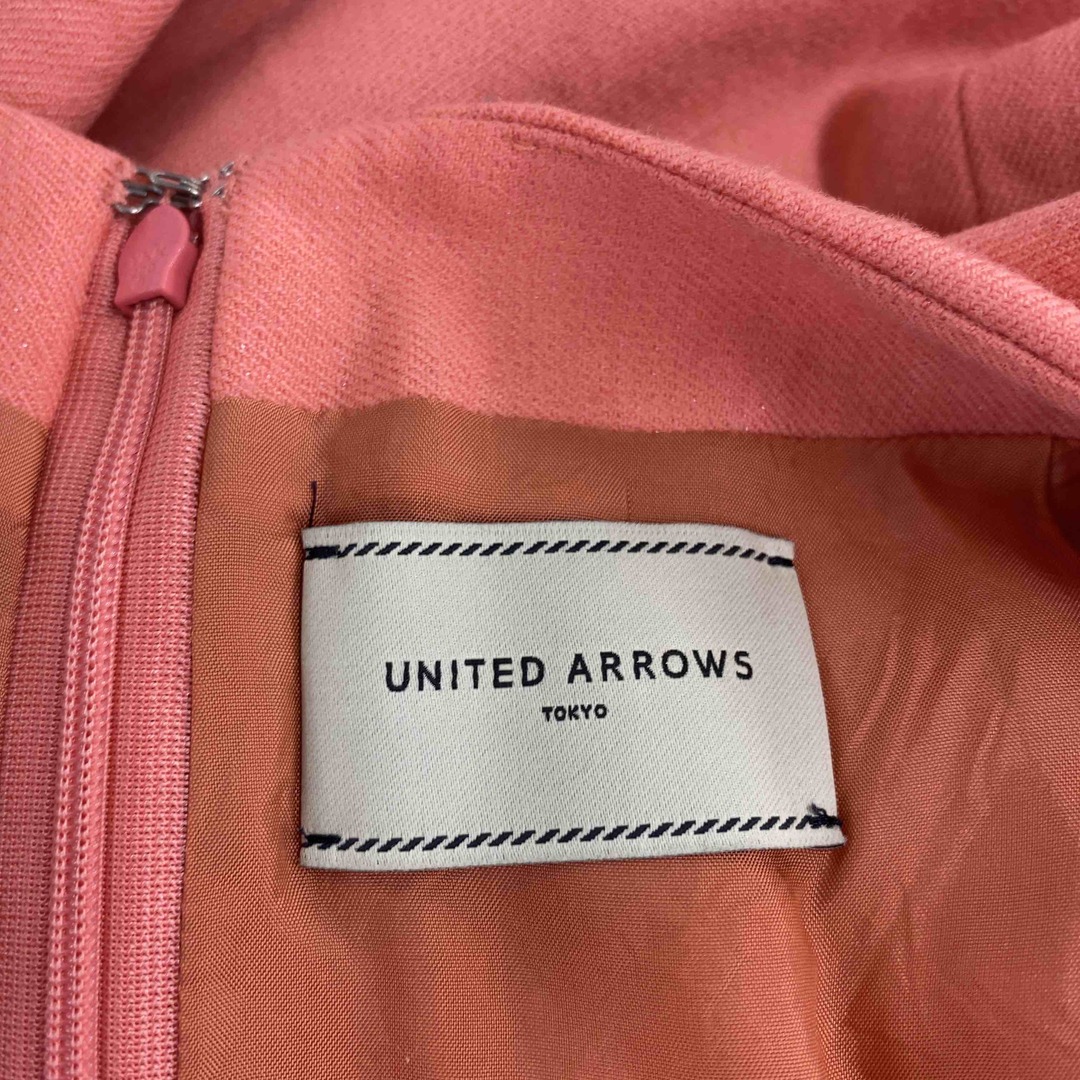 UNITED ARROWS(ユナイテッドアローズ)のUNITED ARROWS ユナイテッドアローズ サンゴ色　サーモン　タイトスカート　裏地付き　レディース ひざ丈スカート レディースのスカート(ひざ丈スカート)の商品写真