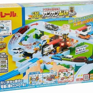 タカラトミー(Takara Tomy)のプラレール トミカと遊ぼう! くるぞわたるぞ! カンカン踏切セット（新品）(鉄道模型)