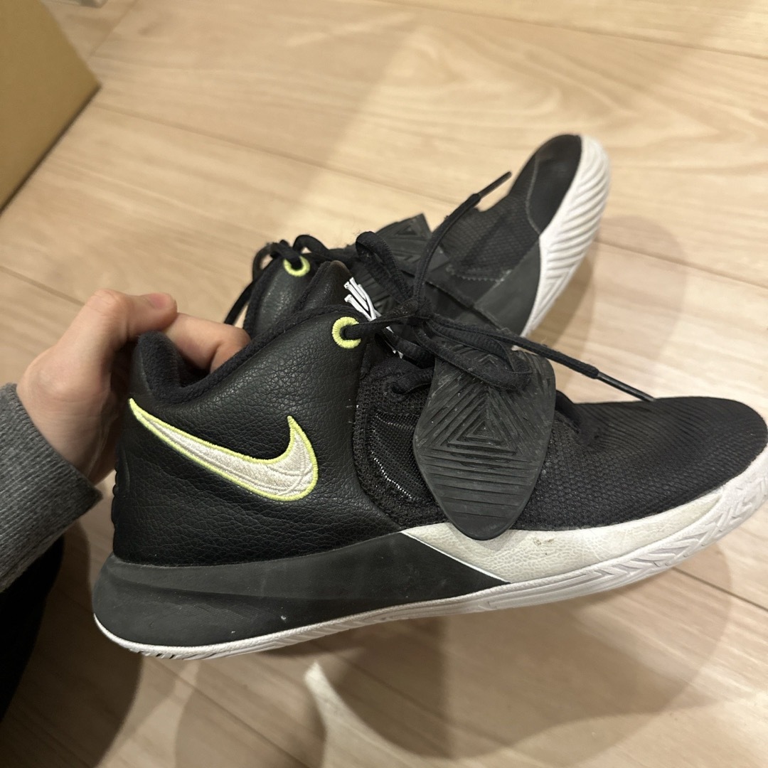 NIKE(ナイキ)のナイキ　バッシュ　22.5 キッズ/ベビー/マタニティのキッズ靴/シューズ(15cm~)(スニーカー)の商品写真