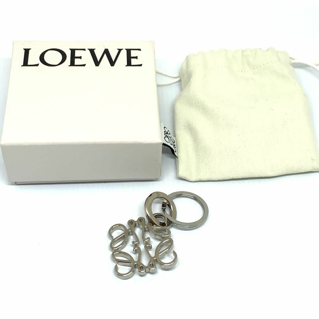 LOEWE(ロエベ)のLOEWE アナグラム シルバー チャーム キーホルダー 0366s10. レディースのファッション小物(キーホルダー)の商品写真