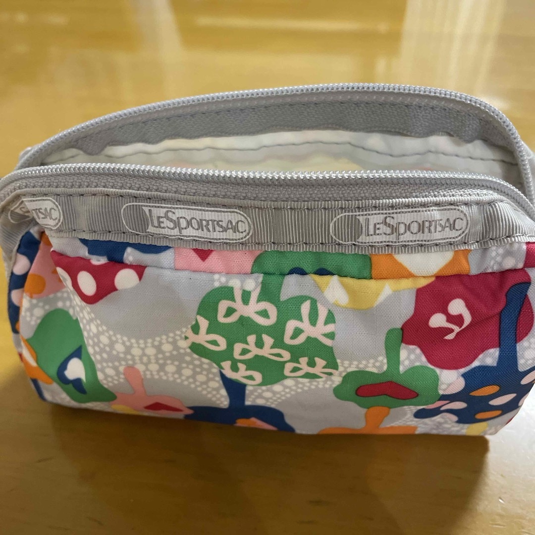 LeSportsac(レスポートサック)のlesportsac ポーチ レディースのファッション小物(ポーチ)の商品写真