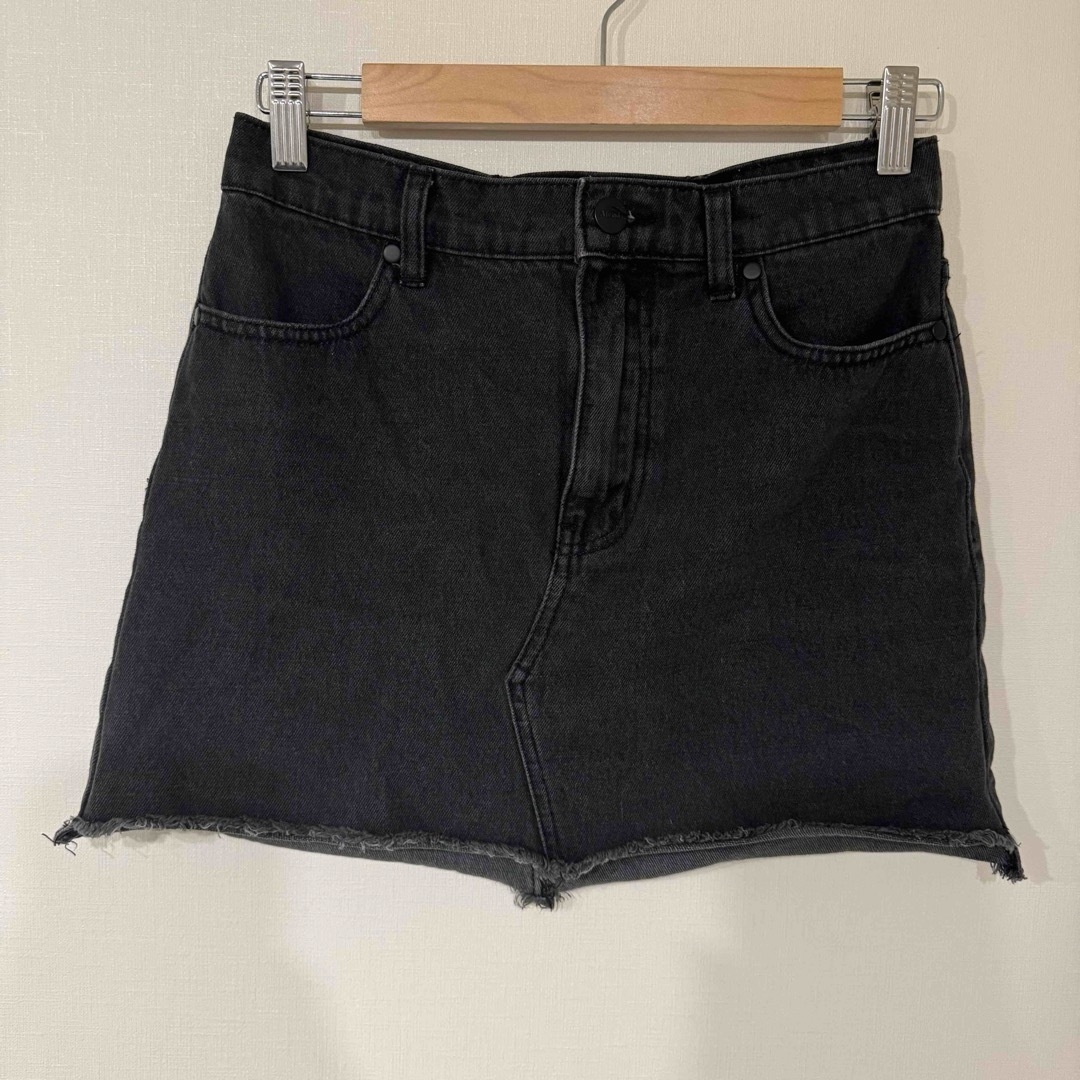 Afends(アフェンズ)のAfends フリンジデニム ミニスカート ブラック レディースのスカート(ミニスカート)の商品写真