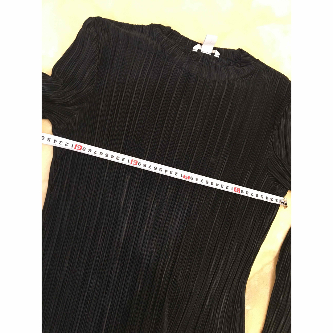 H&M(エイチアンドエム)のH&M 光沢のあるシワ加工トップス　長袖　薄手　Lサイズ　レディース　黒 レディースのトップス(カットソー(長袖/七分))の商品写真