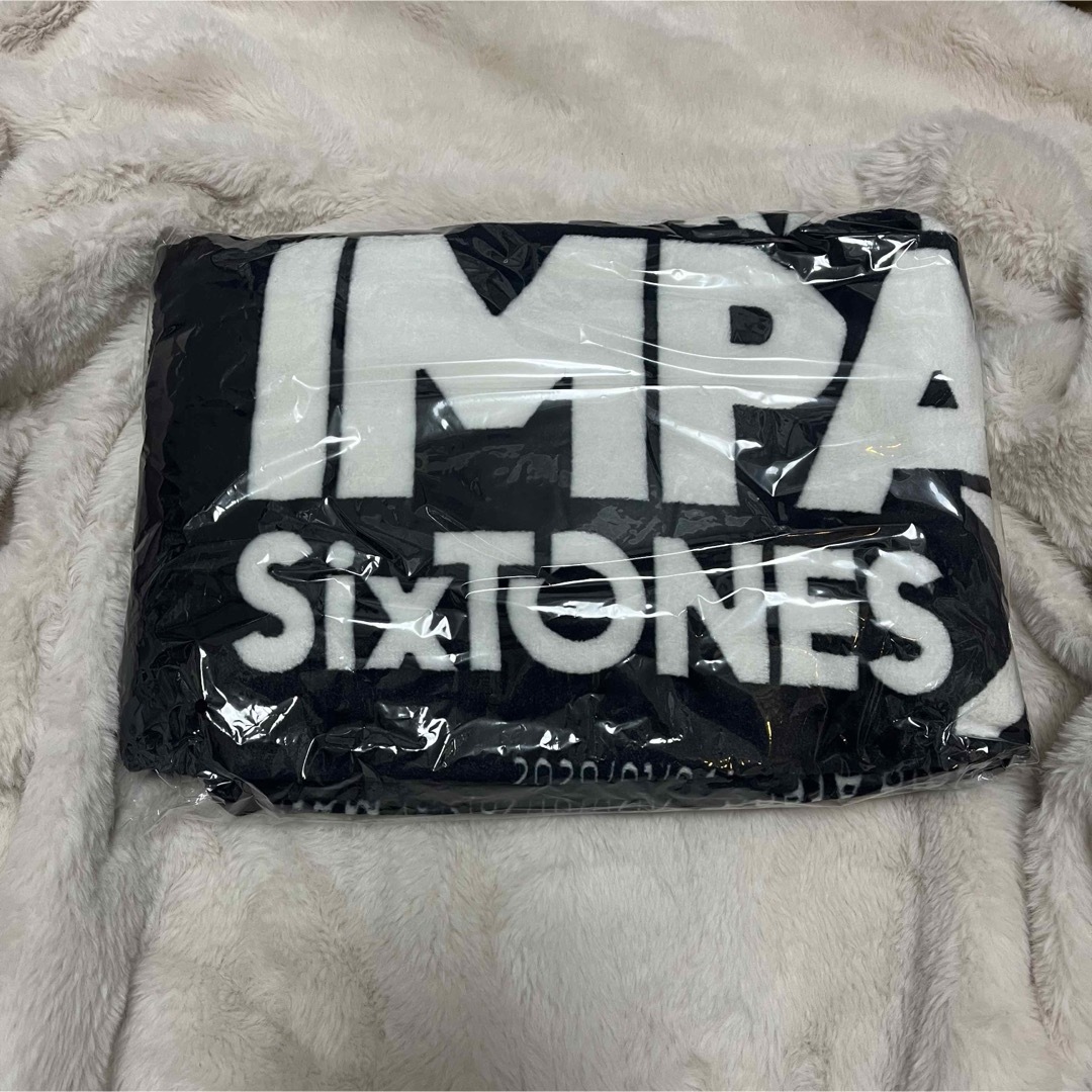 SixTONES(ストーンズ)の新品未使用 TrackONE -IMPACT- ブランケット エンタメ/ホビーのタレントグッズ(アイドルグッズ)の商品写真