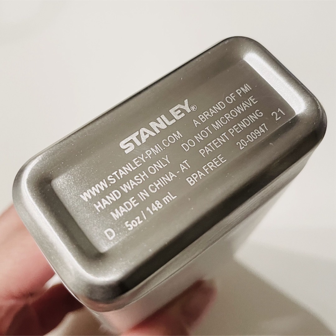 Stanley(スタンレー)の新品未使用 STANLEY フラスコ 0.14L ホワイト スポーツ/アウトドアのアウトドア(食器)の商品写真