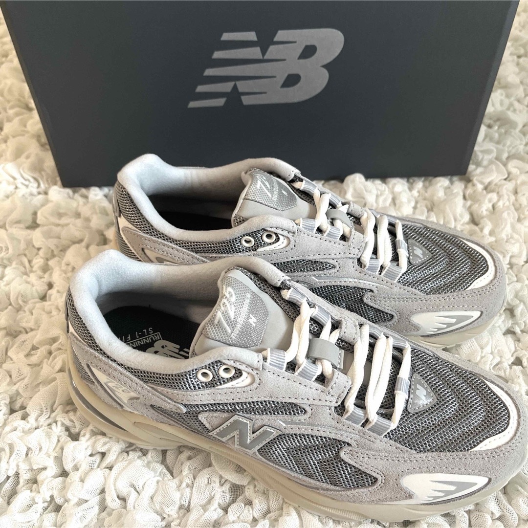 New Balance(ニューバランス)の大人気モデル★ML725AA★24.5cm★グレー★ニューバランス★イエナ完売 レディースの靴/シューズ(スニーカー)の商品写真