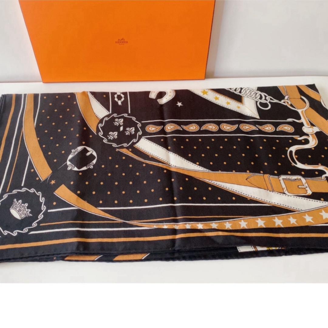 Hermes(エルメス)のバンダナ　黒　カレ　カシシル　140 スカーフ　朝の散歩　エルメス レディースのファッション小物(バンダナ/スカーフ)の商品写真