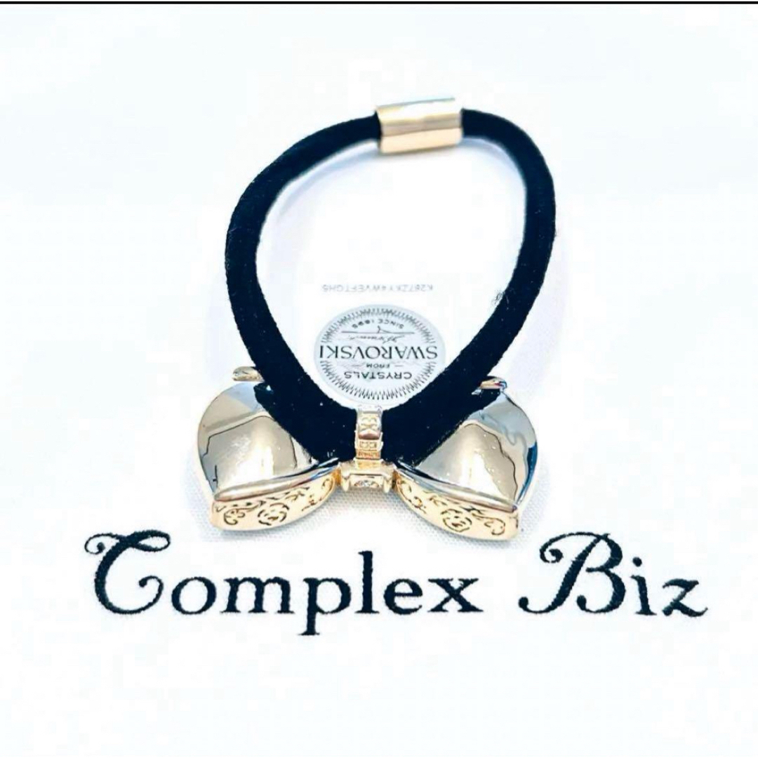 Complex Biz(コンプレックスビズ)の633【結婚式・入学式】ブルー 青／スワロフスキー リボン ポニー／薔薇レリーフ レディースのヘアアクセサリー(ヘアゴム/シュシュ)の商品写真