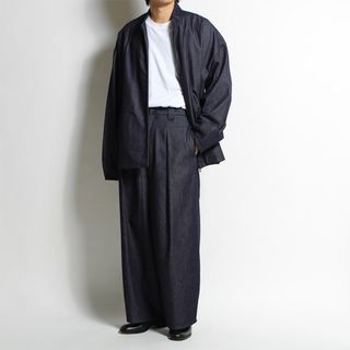 コモリ(COMOLI)のVU ヴウ　KNEE WIDE PANTS -INDIGO-(デニム/ジーンズ)