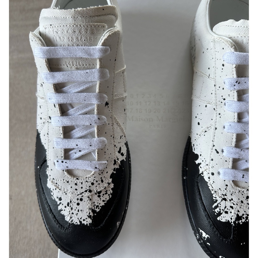 Maison Martin Margiela(マルタンマルジェラ)の黒新品 メゾン マルジェラ スプラッシュ REPLICA ジャーマントレーナー メンズの靴/シューズ(スニーカー)の商品写真