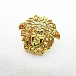 ジャンニヴェルサーチ(Gianni Versace)のジャンニヴェルサーチ ヴェルサーチェ メデューサ ピンブローチ ゴールド系 (ブローチ/コサージュ)