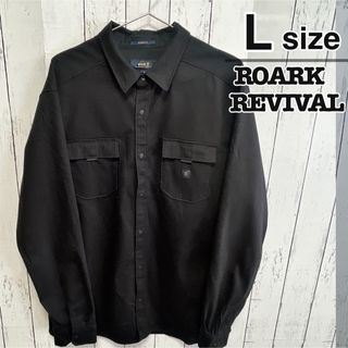 ロアークリバイバル(ROARK REVIVAL)のROARK REVIVAL　長袖シャツ　L　ブラック　無地　ワンポイントロゴ(シャツ)