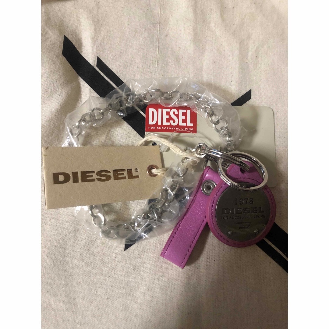 DIESEL(ディーゼル)の【ノベルティ  非売品】●DIESEL●キーホルダー ピンク エンタメ/ホビーのコレクション(ノベルティグッズ)の商品写真