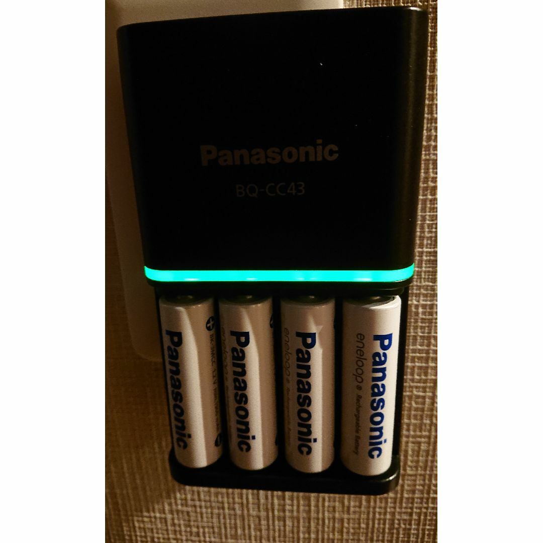 Panasonic(パナソニック)のPanasonic パナソニック エネループ 充電器＋単3充電池＋スペーサ 新品 インテリア/住まい/日用品の日用品/生活雑貨/旅行(防災関連グッズ)の商品写真