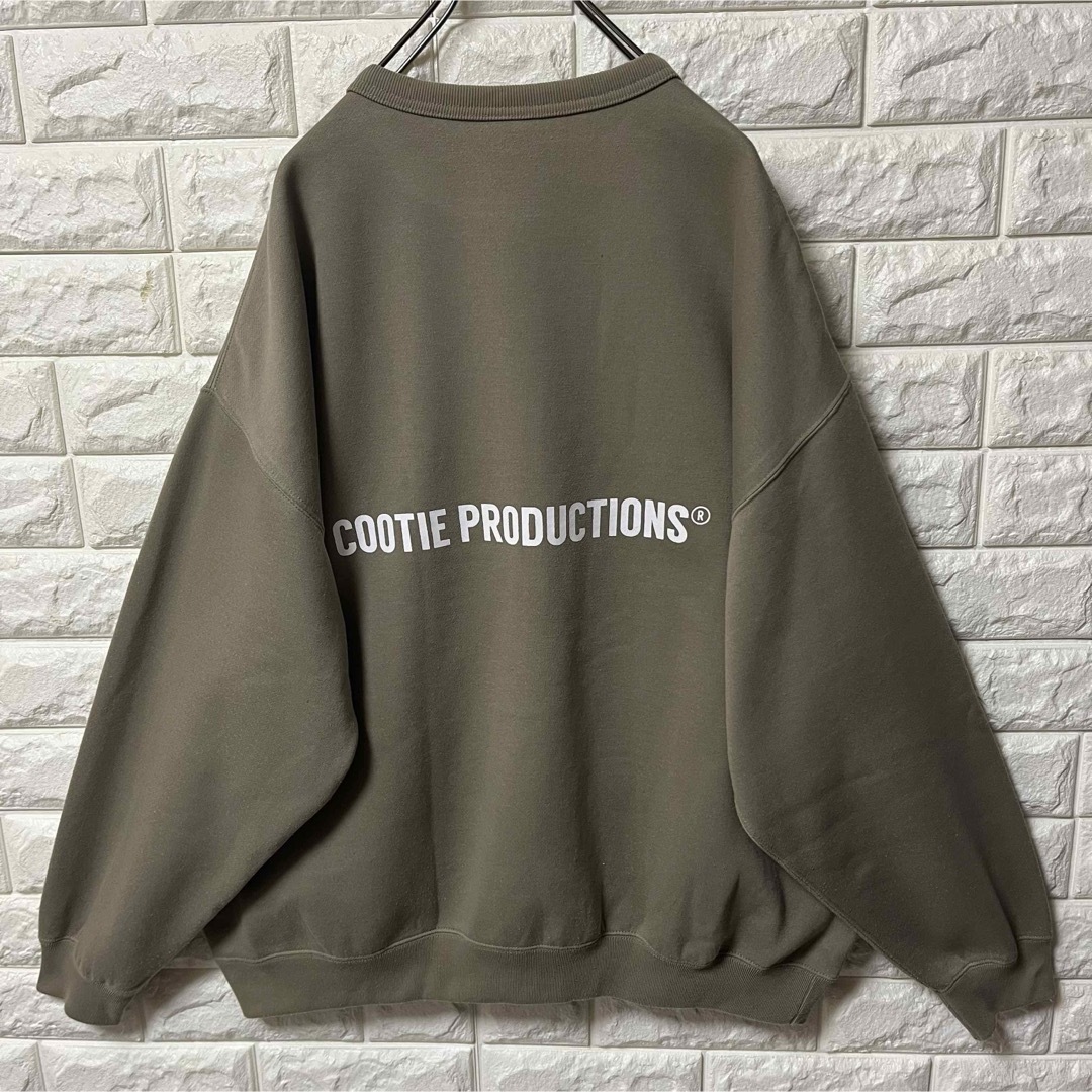 COOTIE(クーティー)の【COOTIE x RUSSEL ATHLETIC】スウェット デカロゴ カーキ メンズのトップス(スウェット)の商品写真