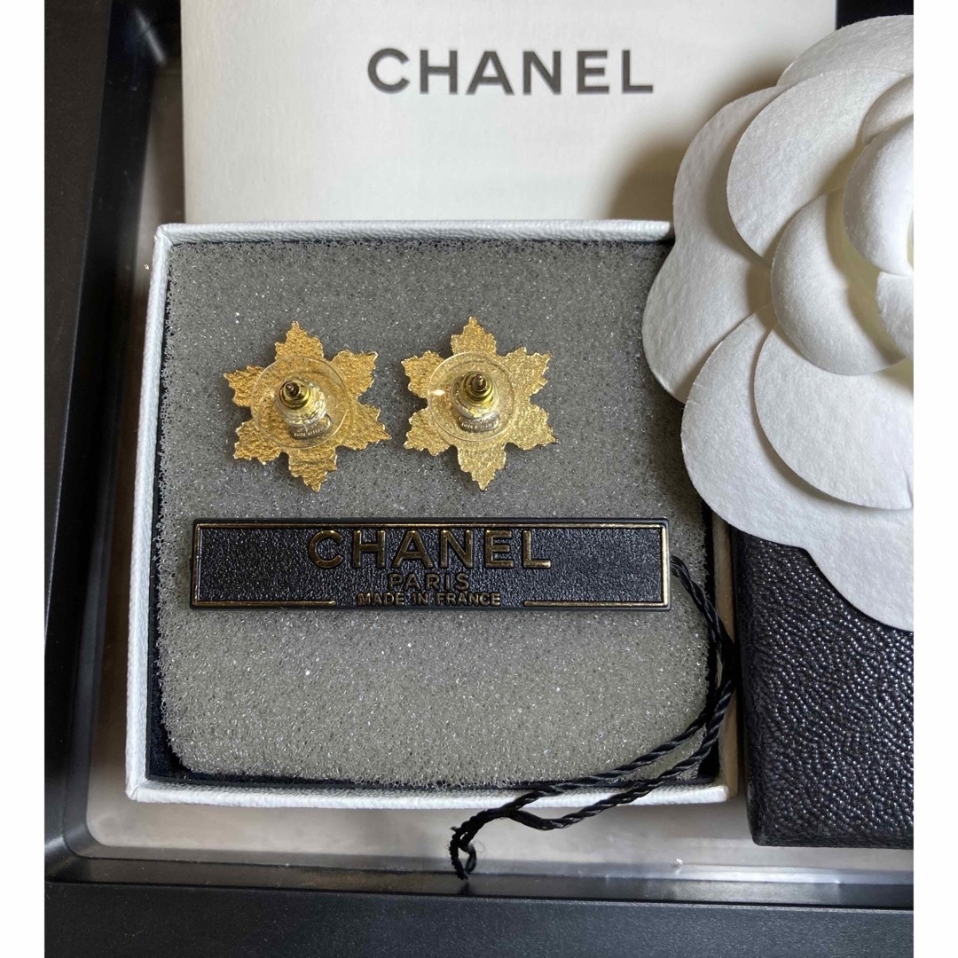 CHANEL(シャネル)の⭐︎CHANEL両耳ピアス正規品・値下げしました  レディースのアクセサリー(ピアス)の商品写真