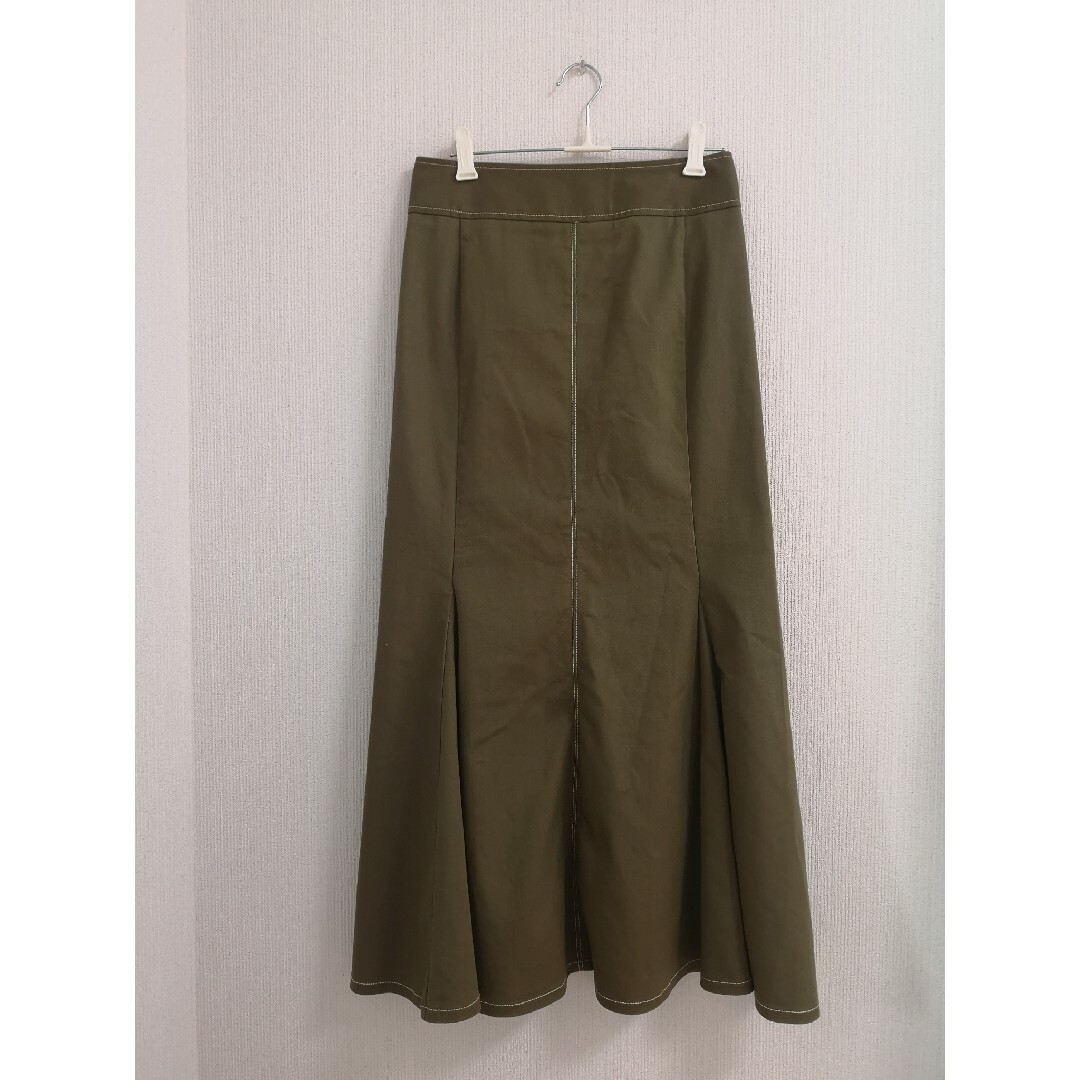 GU(ジーユー)のGUジーユー　マーメイドフレアーロングスカート　カーキ色系　Mサイズ レディースのスカート(ロングスカート)の商品写真