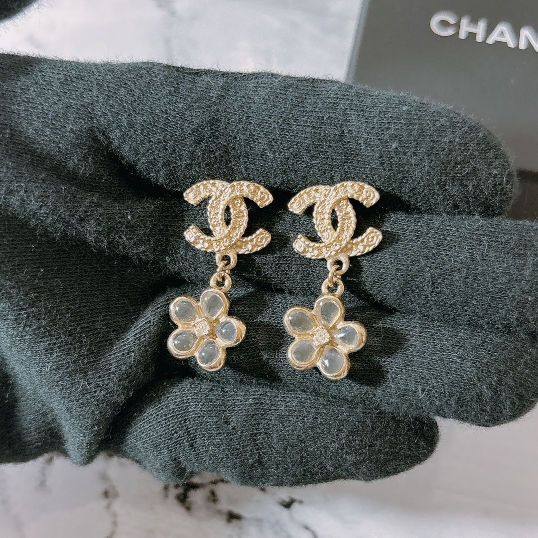 CHANEL(シャネル)のCHANEL シャネル ココマーク フラワー ラインストーン ピアス レディースのアクセサリー(ピアス)の商品写真