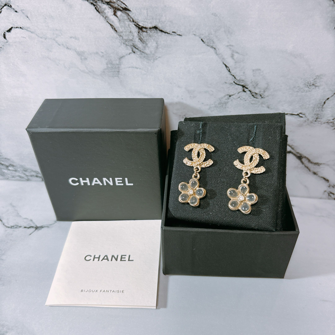 CHANEL(シャネル)のCHANEL シャネル ココマーク フラワー ラインストーン ピアス レディースのアクセサリー(ピアス)の商品写真