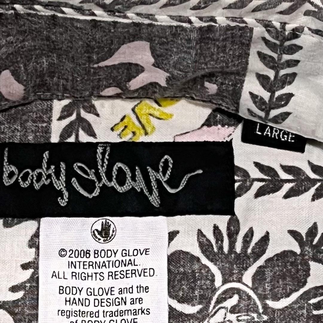 Body Glove(ボディーグローヴ)の【美品】ボディーグローブ　半袖ボタンダウンシャツ　海亀柄　コットン100%  L メンズのトップス(シャツ)の商品写真