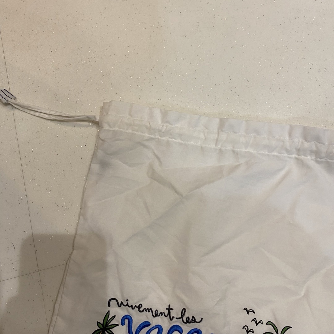 AfternoonTea(アフタヌーンティー)のアフタヌーンティー　巾着袋　白　未使用 レディースのファッション小物(ポーチ)の商品写真
