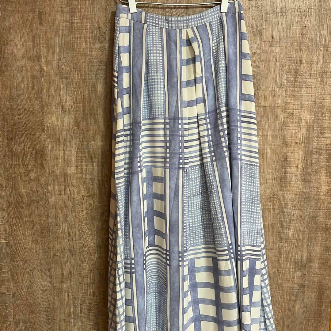 LagunaMoon(ラグナムーン)のLAGUNAMOON ラグナムーン　ロングスカート　白×水色パッチワーク総柄　S レディースのスカート(ロングスカート)の商品写真