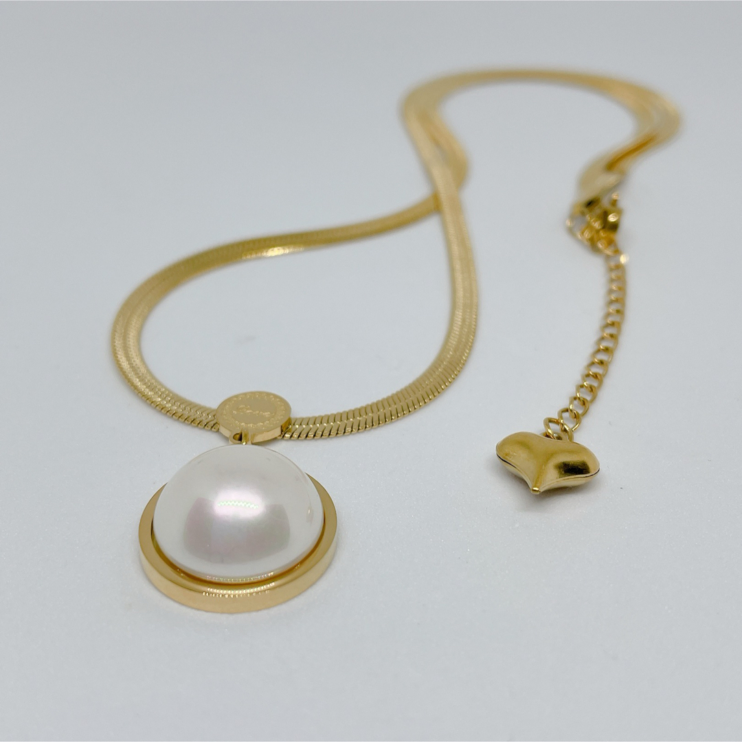 ネックレス　スネークチェーン　真珠　ゴールド　高見え　高級感　入学式 レディースのアクセサリー(ネックレス)の商品写真