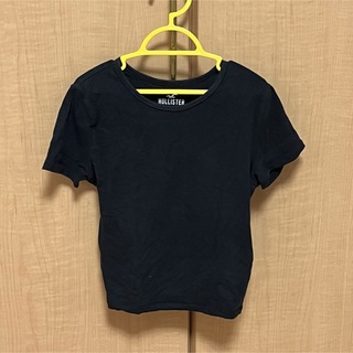 ホリスター(Hollister)のホリスター クロップド丈 Tシャツ ブラック(Tシャツ(半袖/袖なし))