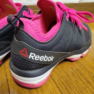 リーボック(Reebok)の【美品❗】リーボックReebok　パステルピンク(スニーカー)