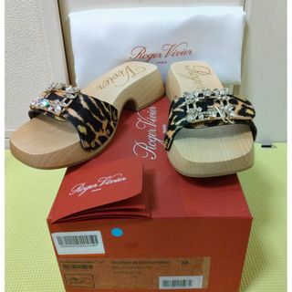 ロジェヴィヴィエ(ROGER VIVIER)の【新品】Roger Vivier　サボサンダル　レオパードビジュー　38(サンダル)