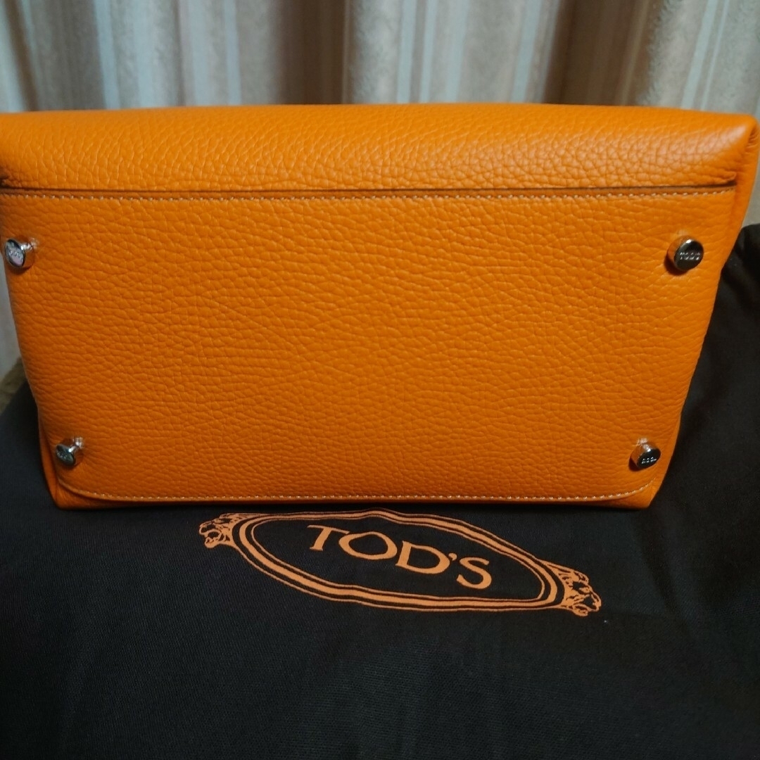 Ron Herman(ロンハーマン)の【新品】TOD’S  ロンハーマン Apa Sacca マイクロバッグ　オレンジ レディースのバッグ(トートバッグ)の商品写真