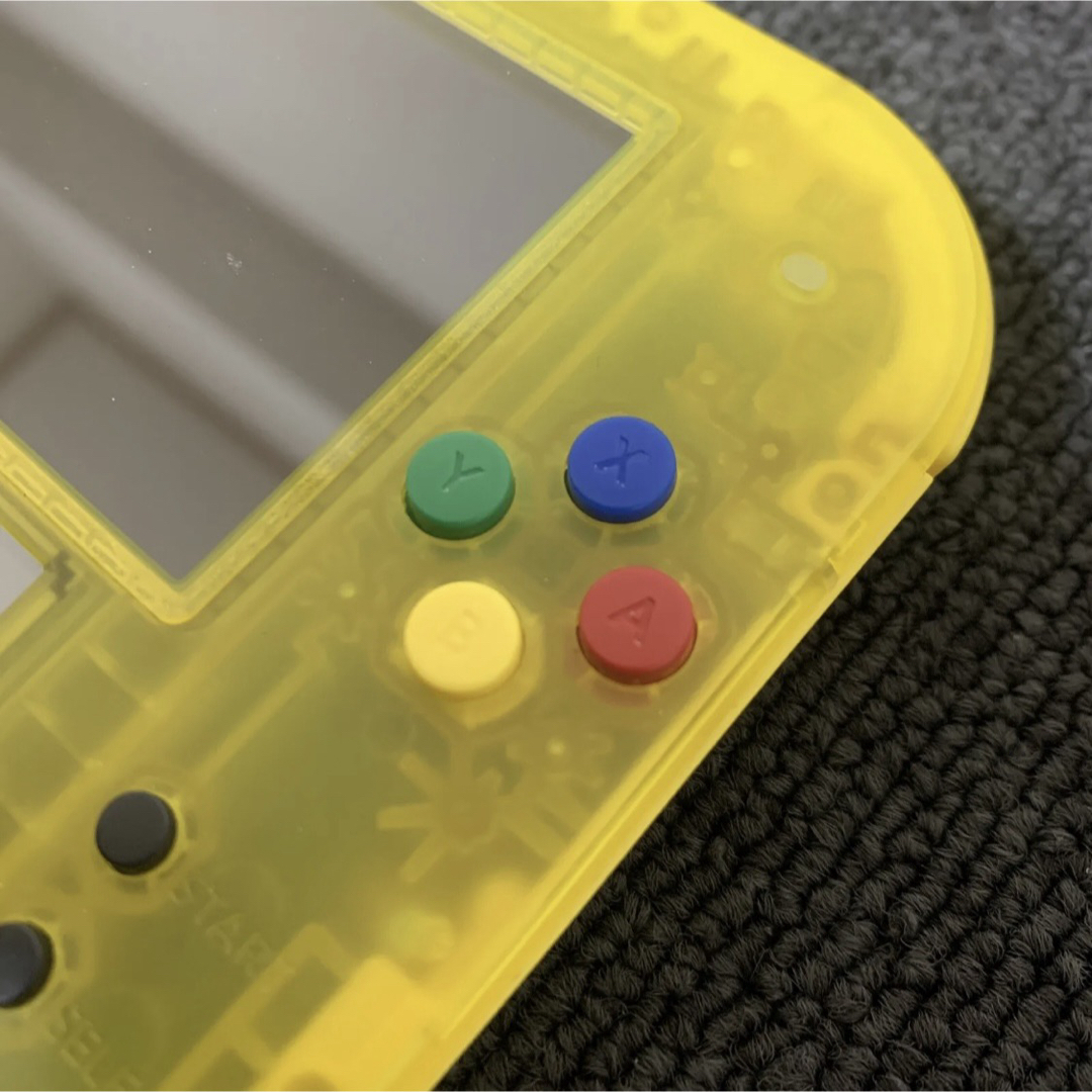 任天堂(ニンテンドウ)のNintendo 2DS 4GB ピカチュウエ イエロー ポケモンソウルシルバー エンタメ/ホビーのゲームソフト/ゲーム機本体(家庭用ゲーム機本体)の商品写真