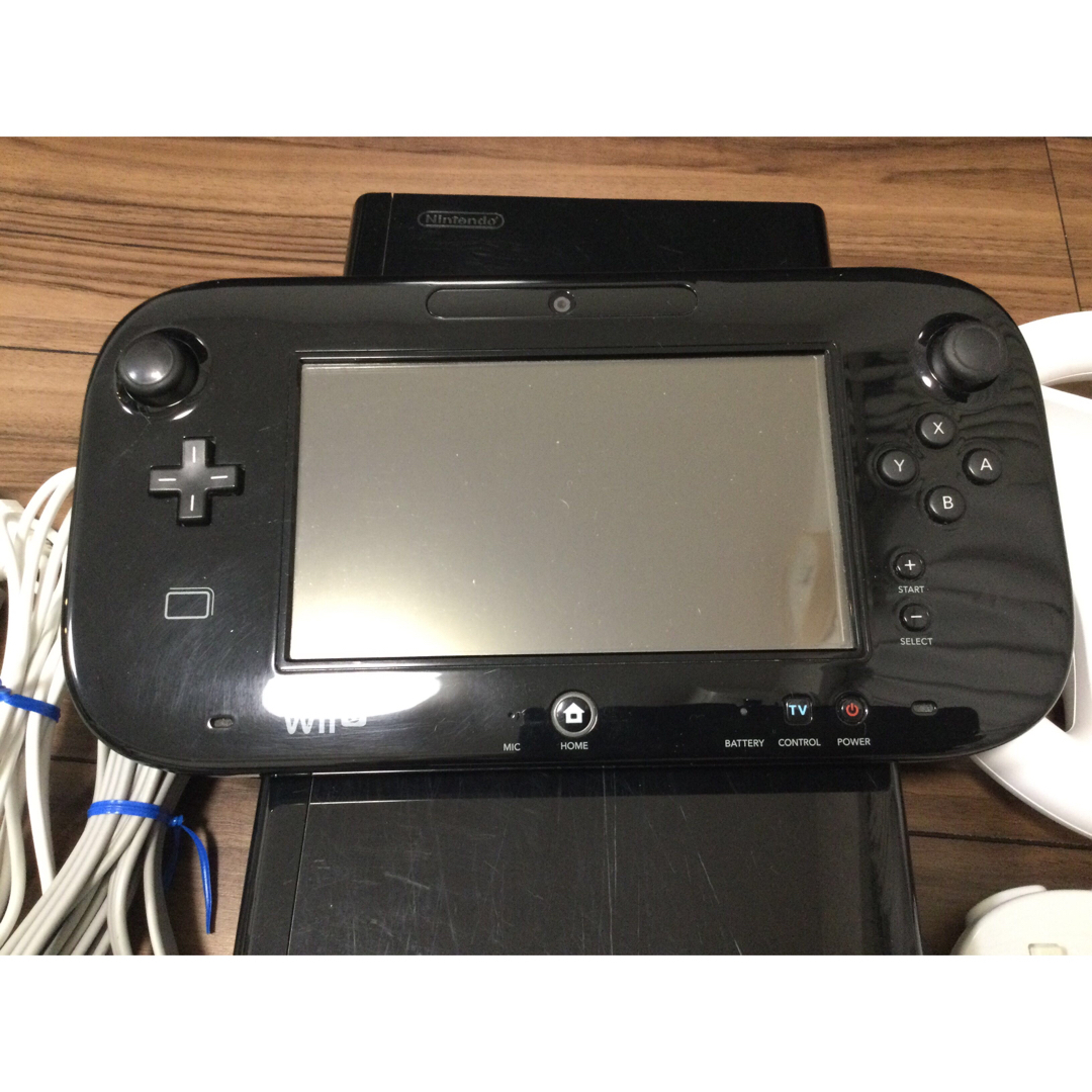 Wii U 本体　＋　ソフト11本セット エンタメ/ホビーのゲームソフト/ゲーム機本体(家庭用ゲーム機本体)の商品写真