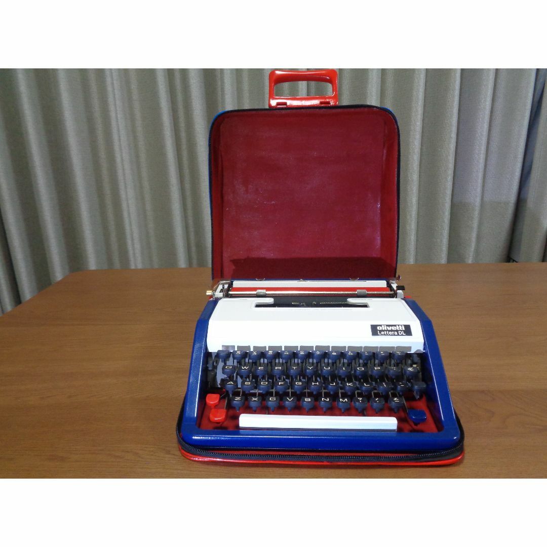 完動品olivetti Lettera DLタイプライター　フランストリコロール エンタメ/ホビーの美術品/アンティーク(その他)の商品写真