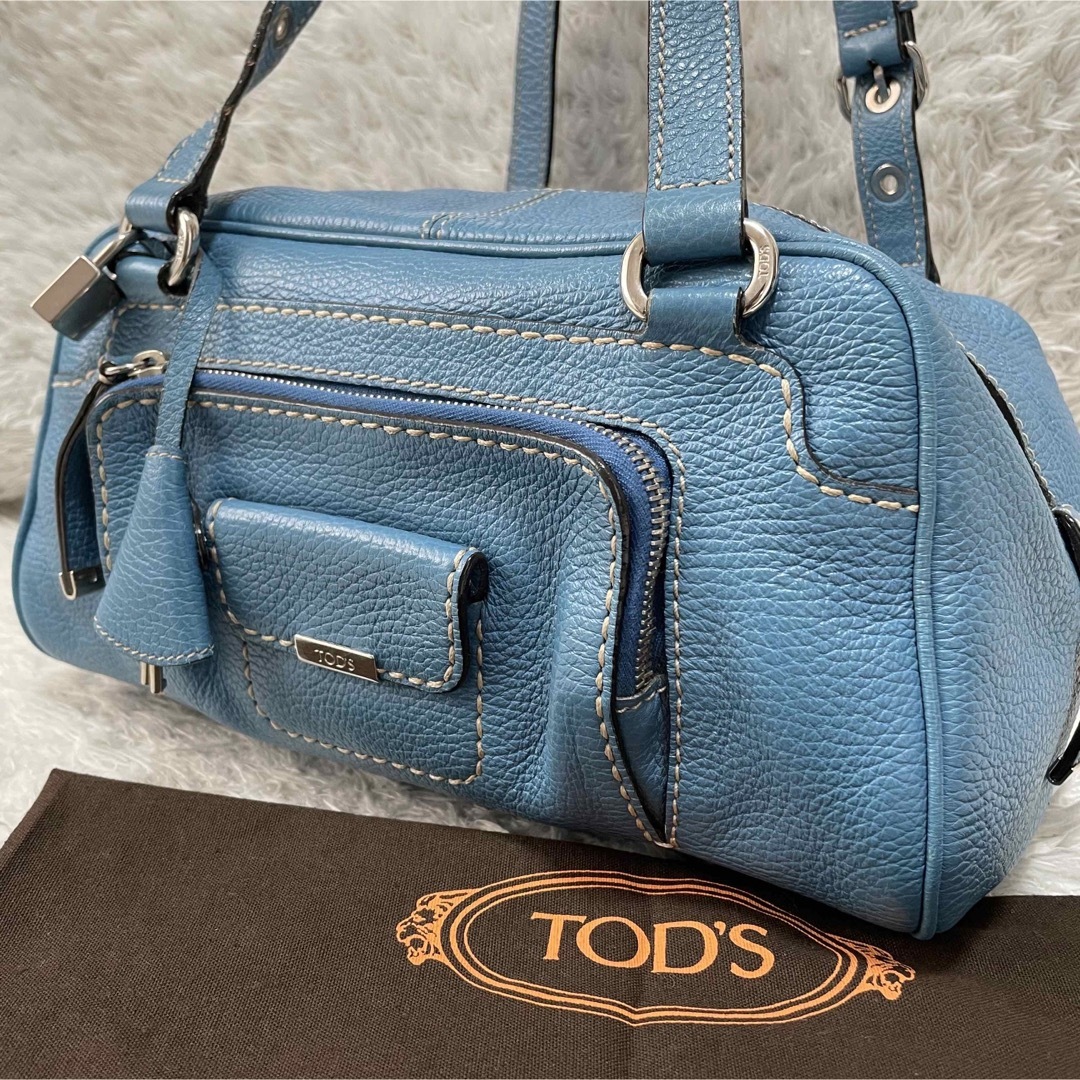 TOD'S(トッズ)のトッズ　ハンドバッグ　トートバッグ　ボストンバッグ　鍵　南京錠　カデナ　チャーム レディースのバッグ(ハンドバッグ)の商品写真