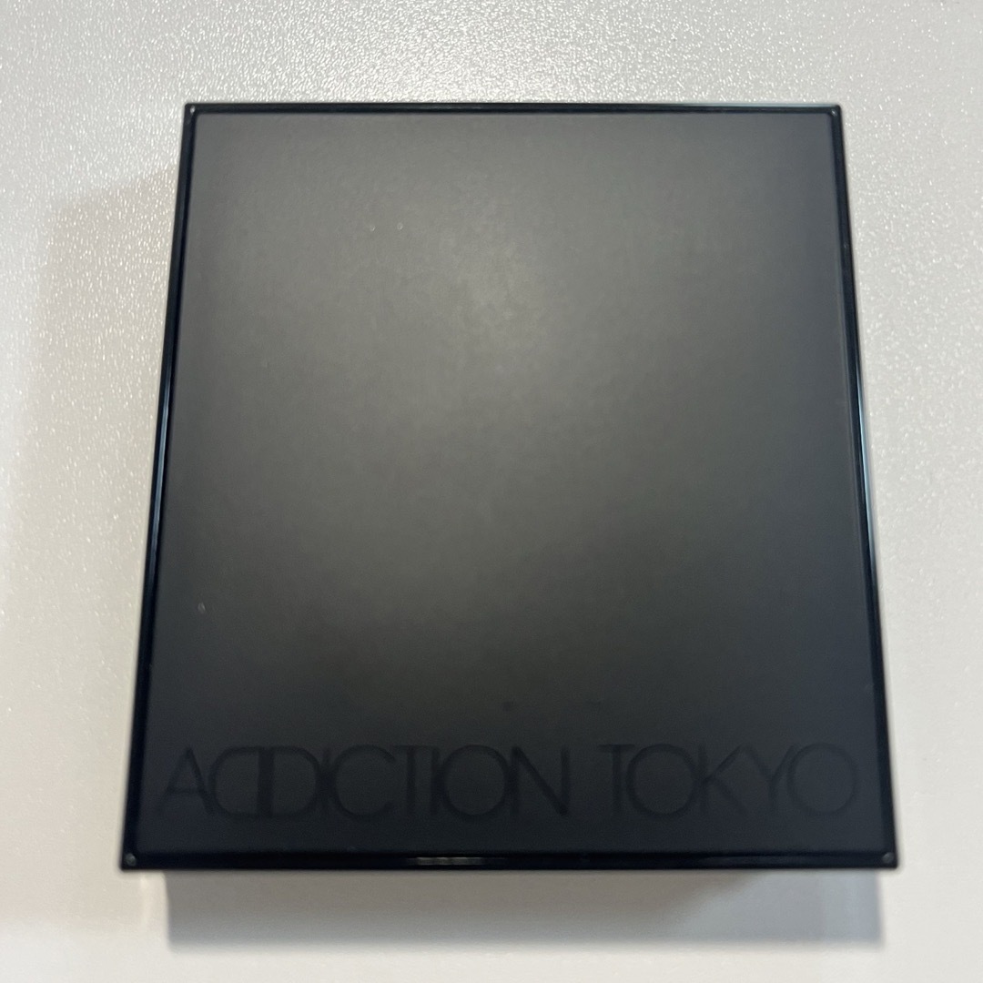 ADDICTION(アディクション)の《未使用》ADDICTION  ザ　コンパクトケース　I コスメ/美容のメイク道具/ケアグッズ(ボトル・ケース・携帯小物)の商品写真