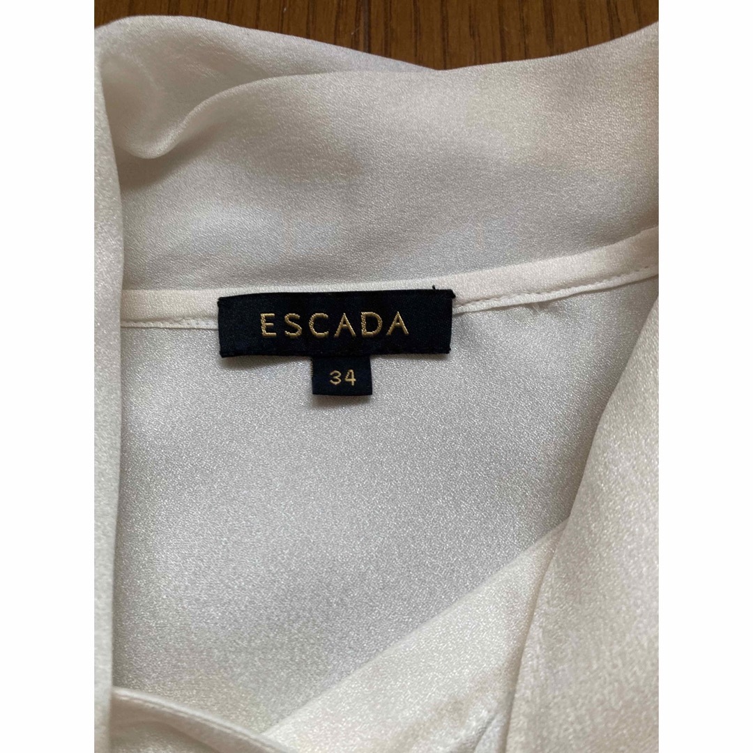 ESCADA(エスカーダ)のエスカーダ escada ESCADA 白 ホワイト シルク ブラウス レディースのトップス(シャツ/ブラウス(長袖/七分))の商品写真