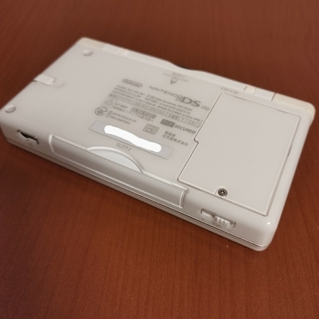 ニンテンドーDS(ニンテンドーDS)の【動作確認済】本体と充電器のみ DS Lite ホワイト エンタメ/ホビーのゲームソフト/ゲーム機本体(携帯用ゲーム機本体)の商品写真