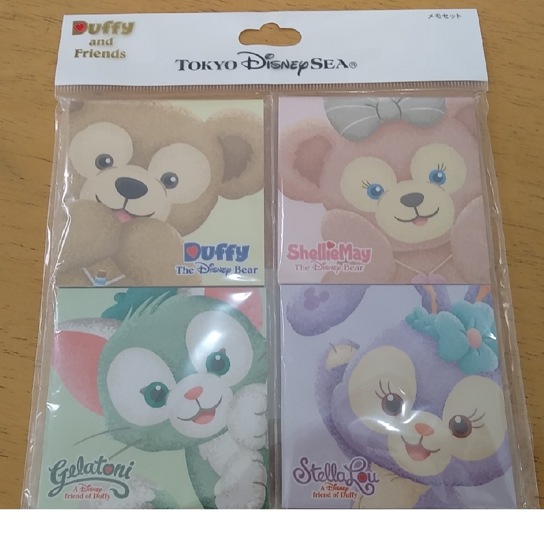 ダッフィー(ダッフィー)の【中古】東京ディズニーシー　ダッフィー&フレンズ　メモ帳　4冊 エンタメ/ホビーのおもちゃ/ぬいぐるみ(キャラクターグッズ)の商品写真