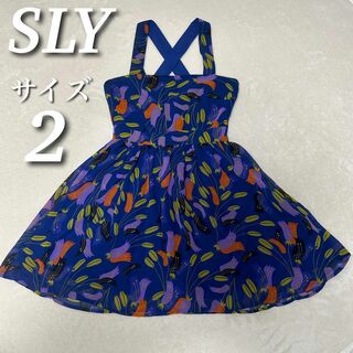 SLY - SLY ボタニカル柄ミニワンピース　ノースリーブ　aライン　ネイビー系　サイズ2