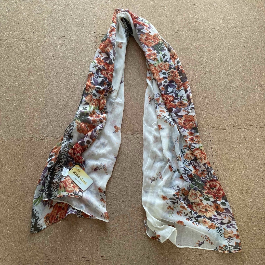 大判　ストール　スカーフ　花柄 レディースのファッション小物(ストール/パシュミナ)の商品写真