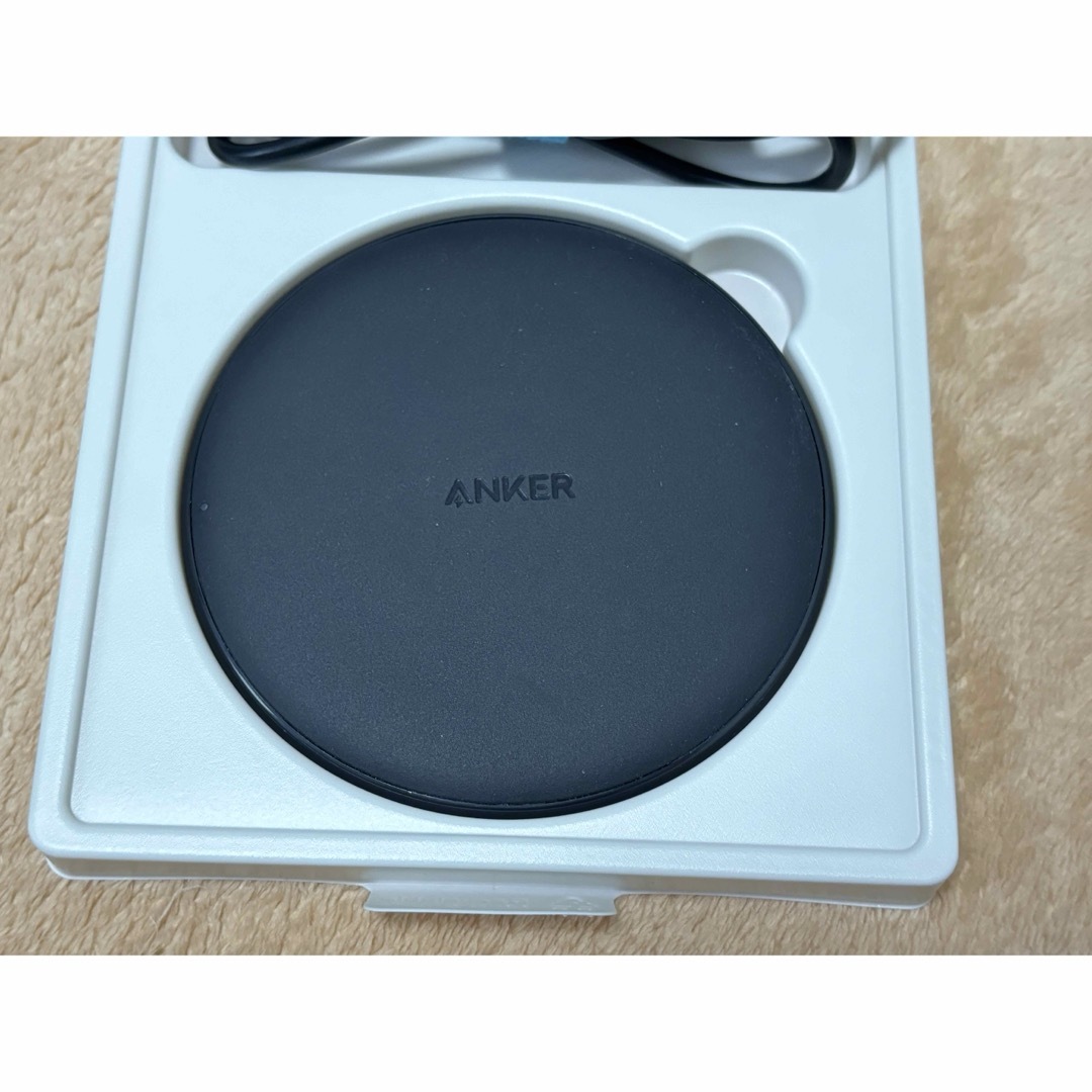 Anker(アンカー)のAnker PowerWave 10 Pad ワイヤレス充電器 スマホ/家電/カメラのスマートフォン/携帯電話(バッテリー/充電器)の商品写真