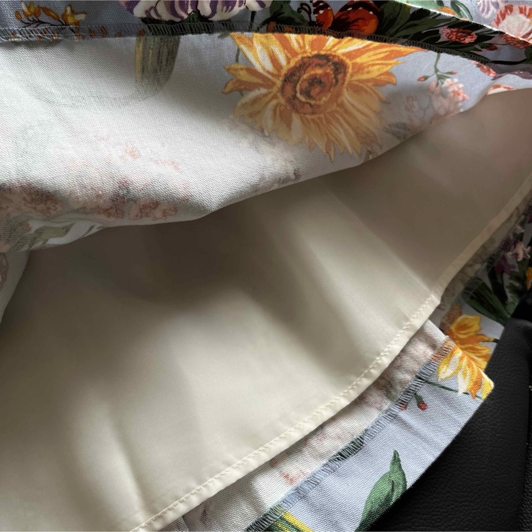 Lois CRAYON(ロイスクレヨン)の▪️ロイスクレヨン▪️花柄スカート　アクリルフラワー レディースのスカート(ひざ丈スカート)の商品写真