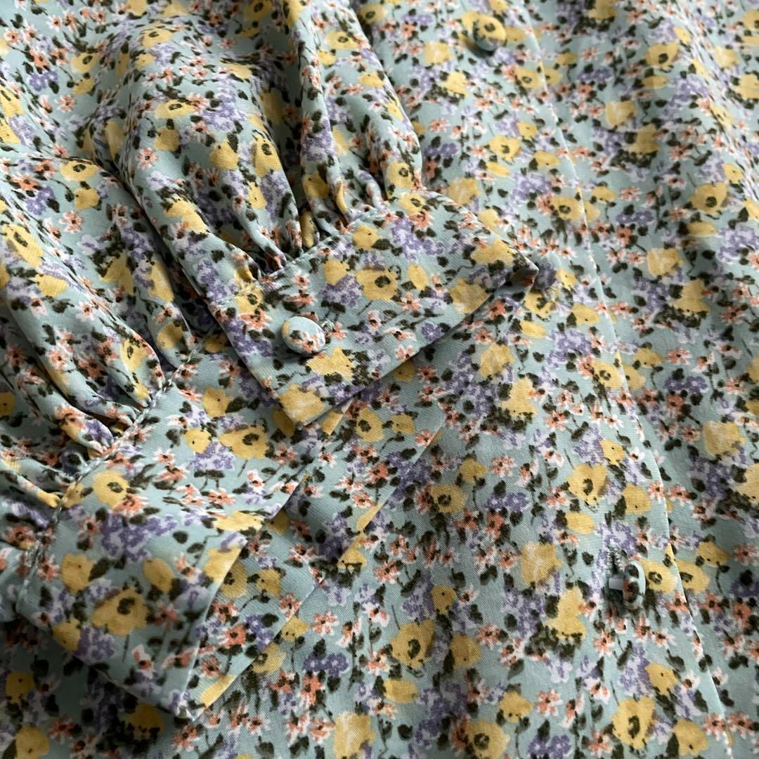 花柄 フラワー ブラウス シャツ トップス フェミニン 半袖 小花柄 レディースのトップス(シャツ/ブラウス(半袖/袖なし))の商品写真