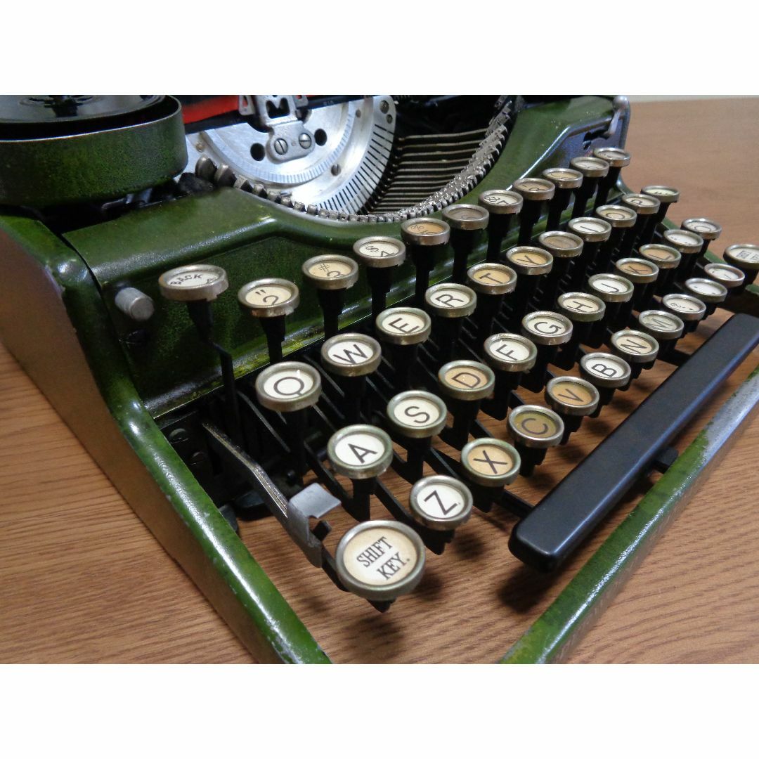 実働品　UNDERWOOD FOUR BANK タイプライター　ヴァイオレット エンタメ/ホビーの美術品/アンティーク(その他)の商品写真