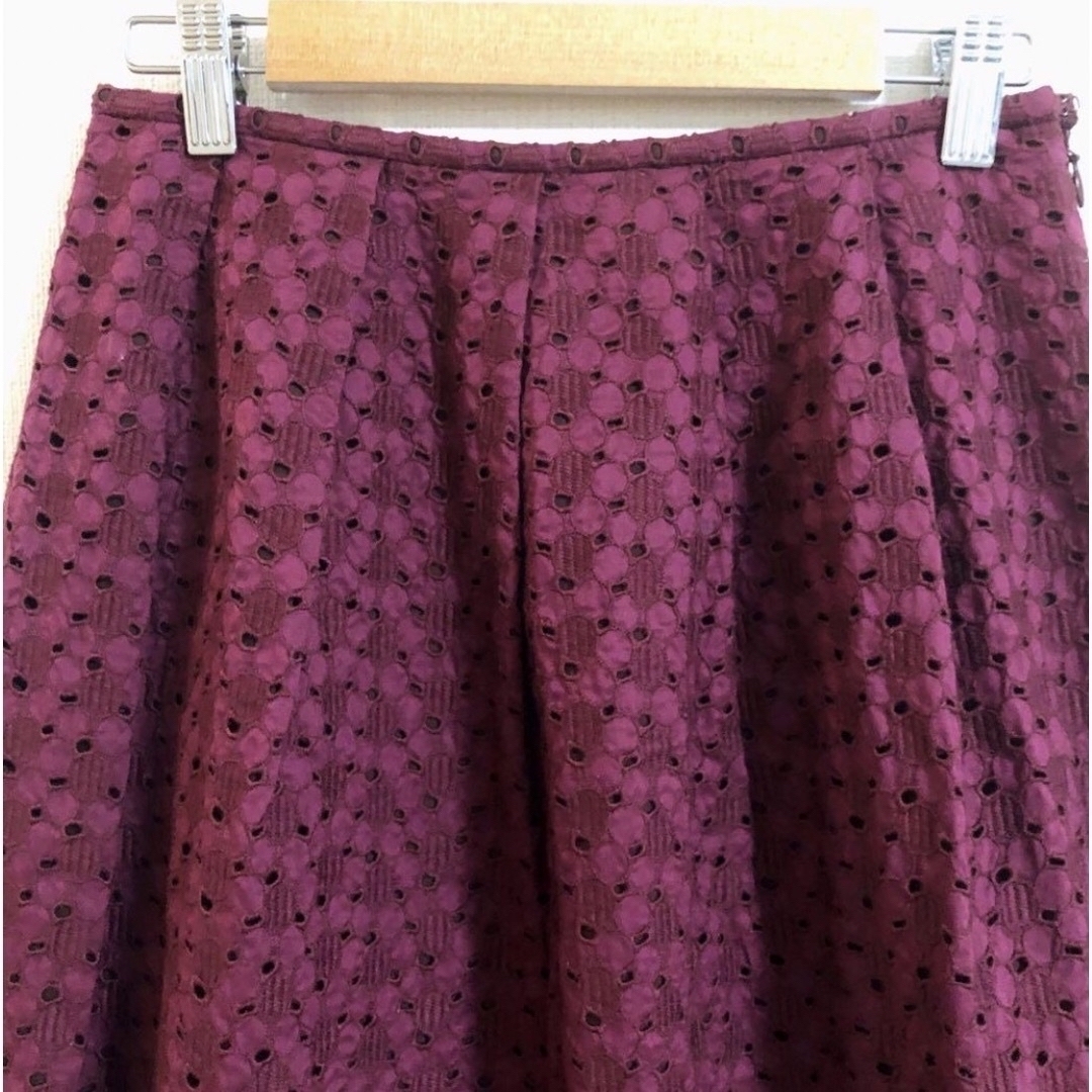 Jocomomola(ホコモモラ)のjocomomola ホコモモラ シビラ  レーススカート 。膝丈 。サイズ40 レディースのスカート(ひざ丈スカート)の商品写真